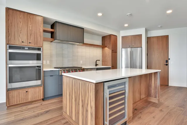 $9,995 | 3012 Excelsior Boulevard, Unit 804, Minneapolis, MN 55416