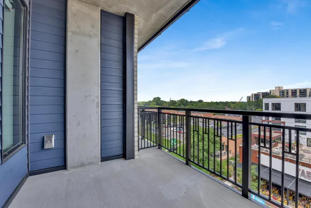 $9,995 | 3012 Excelsior Boulevard, Unit 804, Minneapolis, MN 55416