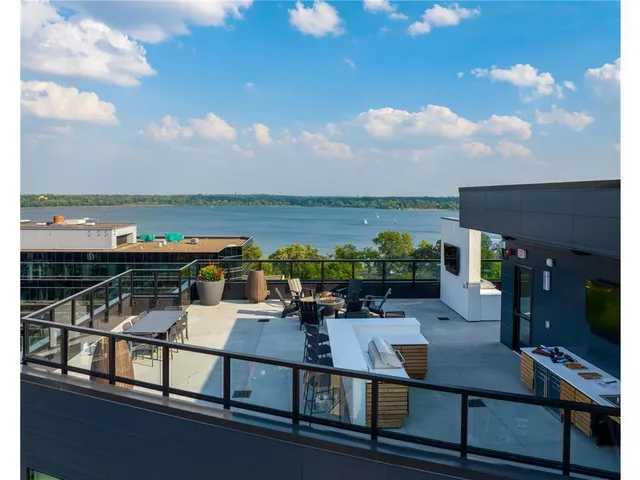 $9,995 | 3012 Excelsior Boulevard, Unit 804, Minneapolis, MN 55416