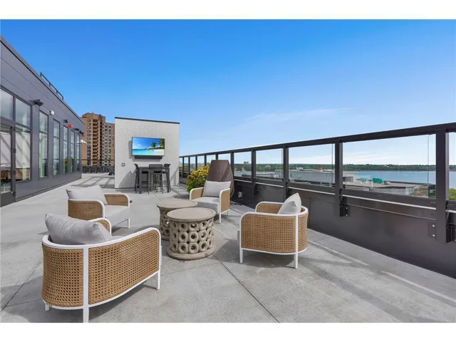 $9,995 | 3012 Excelsior Boulevard, Unit 804, Minneapolis, MN 55416