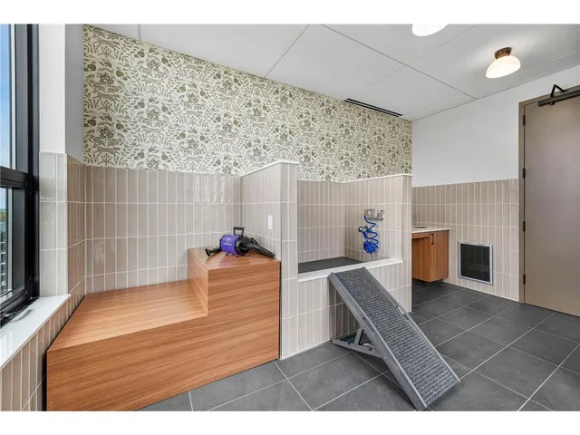 $9,995 | 3012 Excelsior Boulevard, Unit 804, Minneapolis, MN 55416