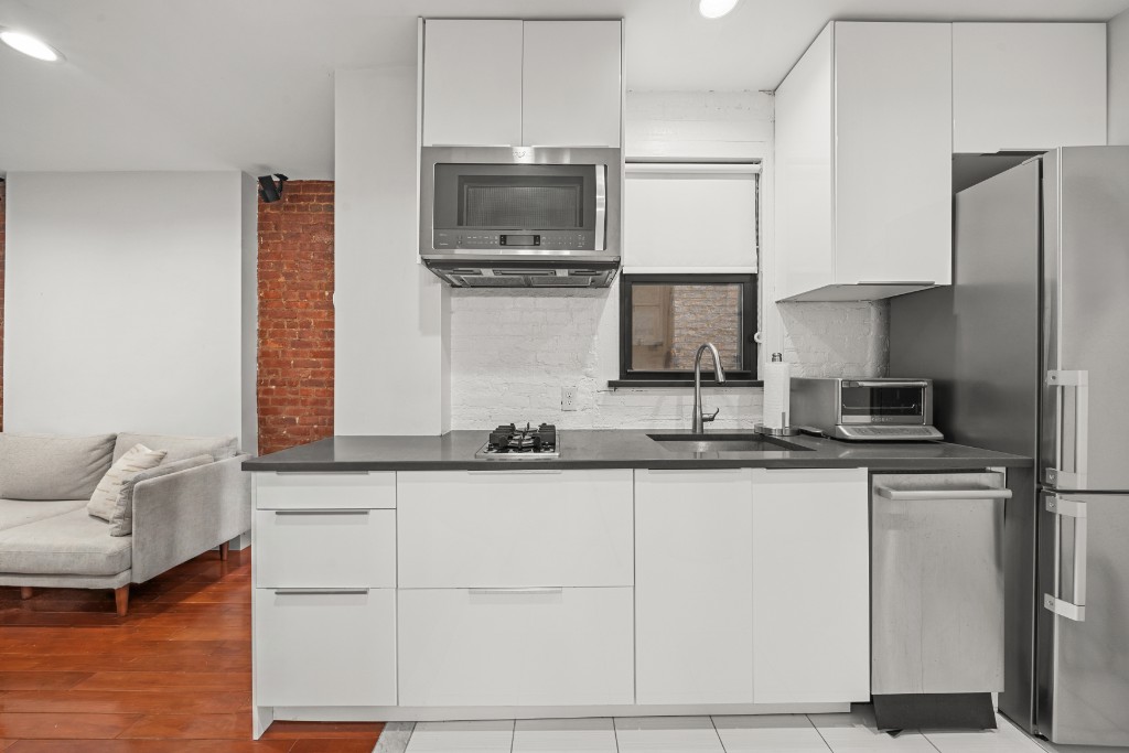175 Bleecker Street, Unit 11 Manhattan, NY 10012 - Photo 9 of 14 Photo 9