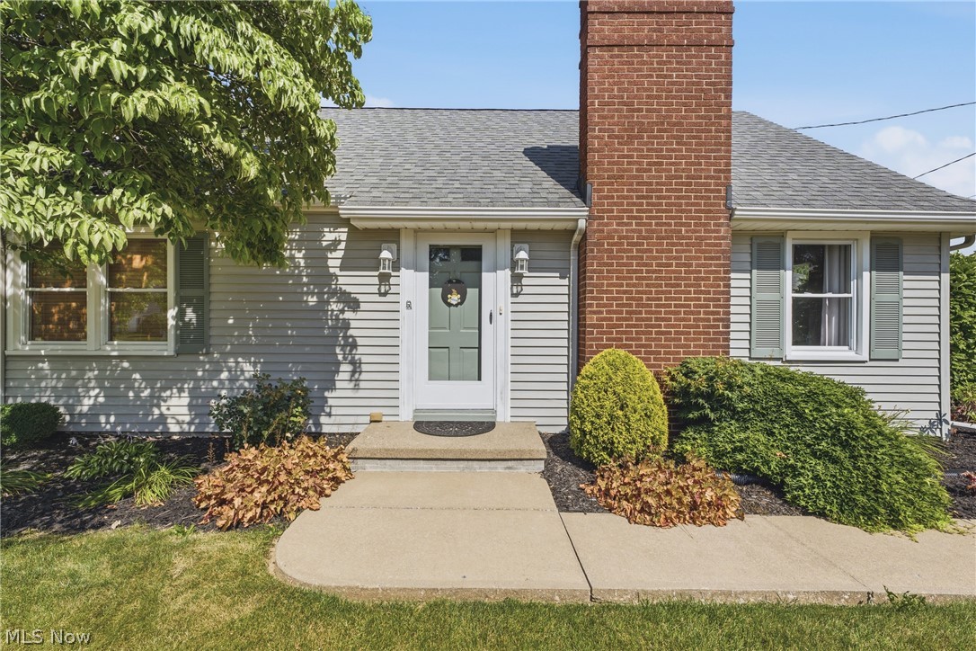 214 Grandview Avenue Northwest Canton, OH 44708 - Photo 3 of 35