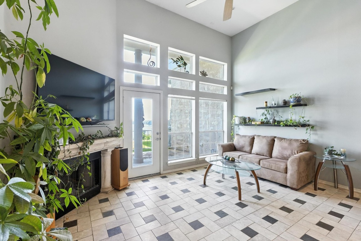 2918 Ranch Road 620, Unit 185 Austin, TX 78734 - Photo 11 of 39 a living room with furniture