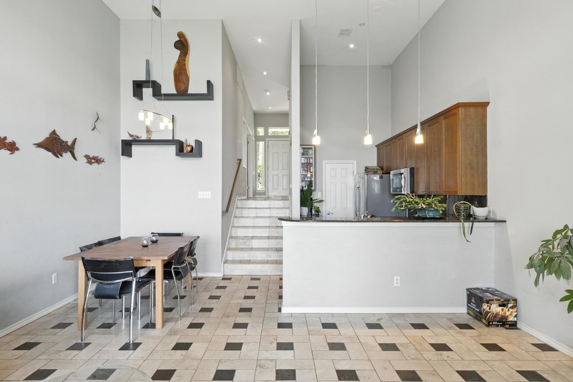 2918 Ranch Road 620, Unit 185 Austin, TX 78734 - Photo 8 of 39 a room with furniture and a potted plant