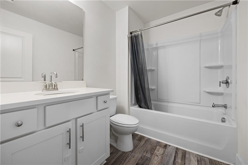 7690 Baron Road Fairburn, GA 30213 - Photo 18 of 29 a bathroom with a sink a toilet and a bathtub