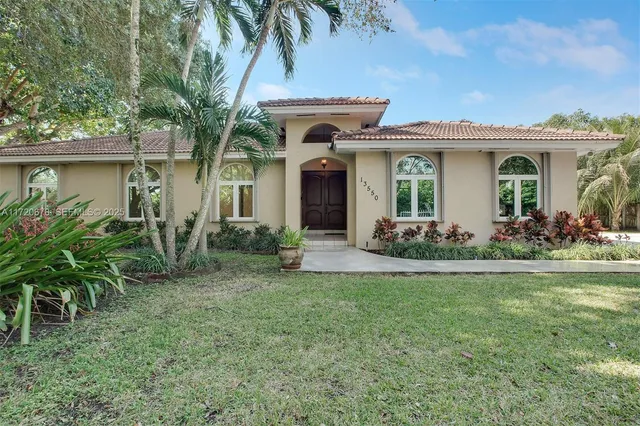 $1,899,000 | 13550 Southwest 82nd Avenue, Pinecrest, FL 33156