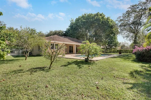 $1,899,000 | 13550 Southwest 82nd Avenue, Pinecrest, FL 33156