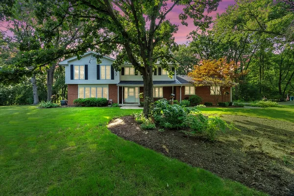 $850,000 | 3 Old Creek Road, Palos Park, IL 60464