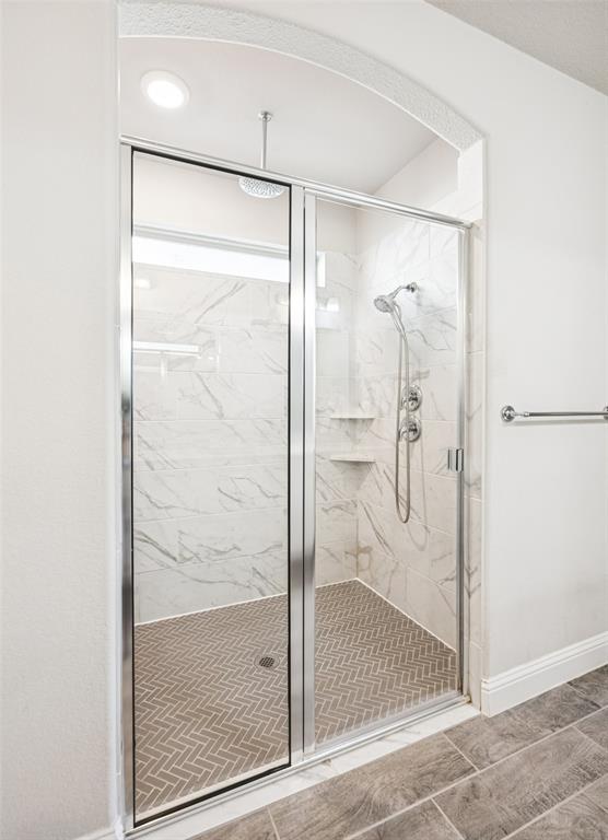 11852 Toppell Trail Fort Worth, TX 76052 - Photo 20 of 32 a bathroom with a glass shower door