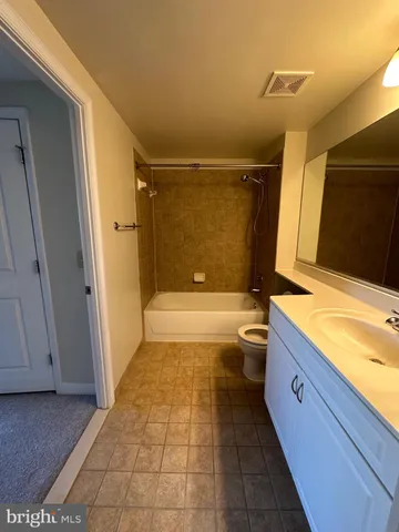 $2,600 | 555 Massachusetts Avenue Northwest, Unit 917, Washington, DC 20001