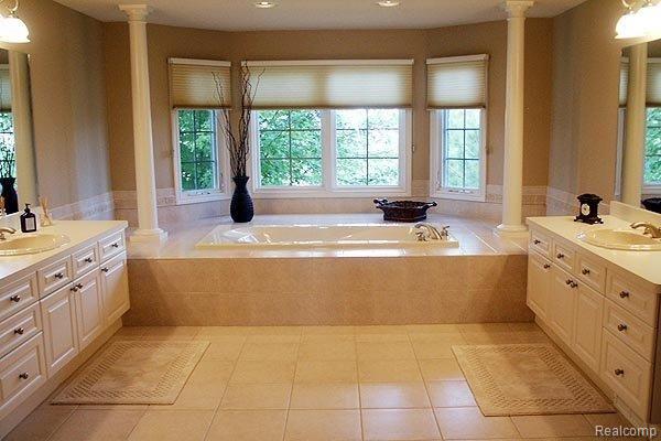 544 Springview Drive Rochester, MI 48307 - Photo 16 of 25 Unsurpassed master bath