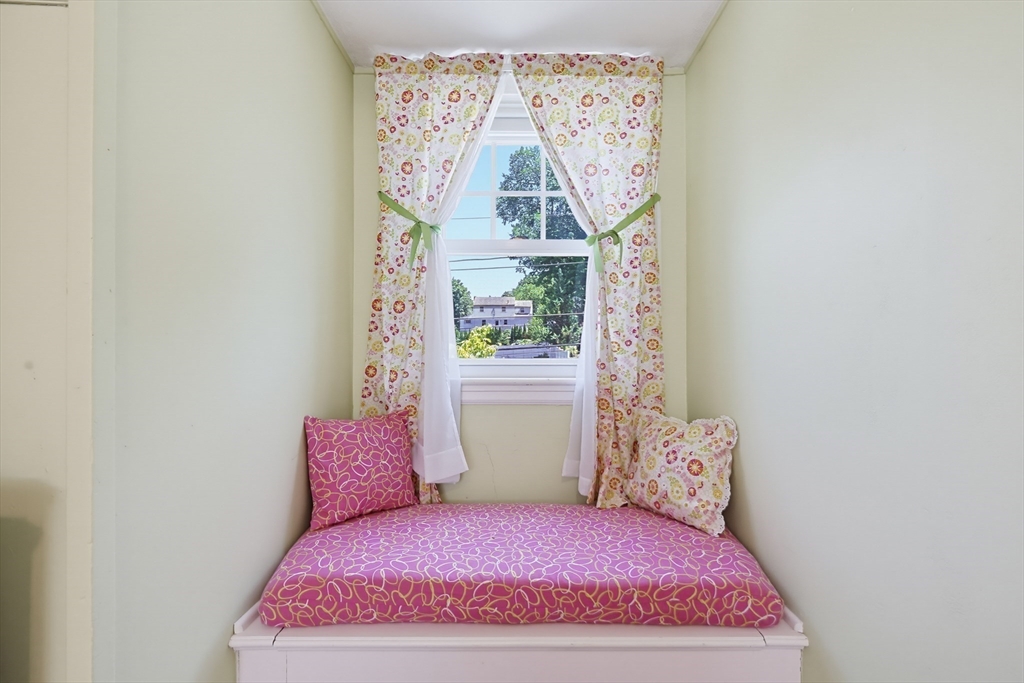 11 Bright Street Waltham, MA 02453 - Photo 22 of 34
