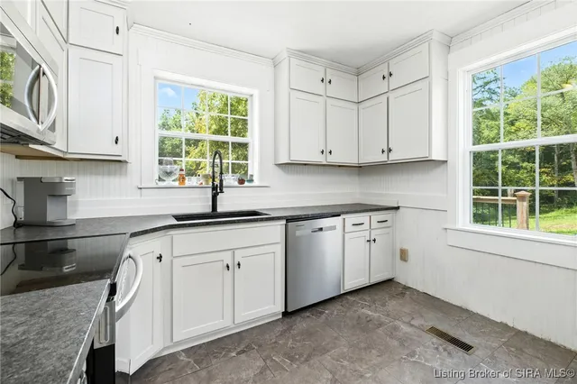 $259,000 | 3745 Crandall Lanesville Road Northeast, Lanesville, IN 47136