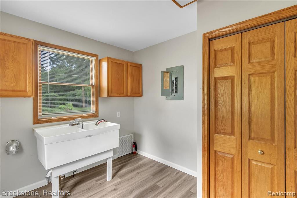 21038 Gill Road Farmington Hills, MI 48335 - Photo 18 of 25