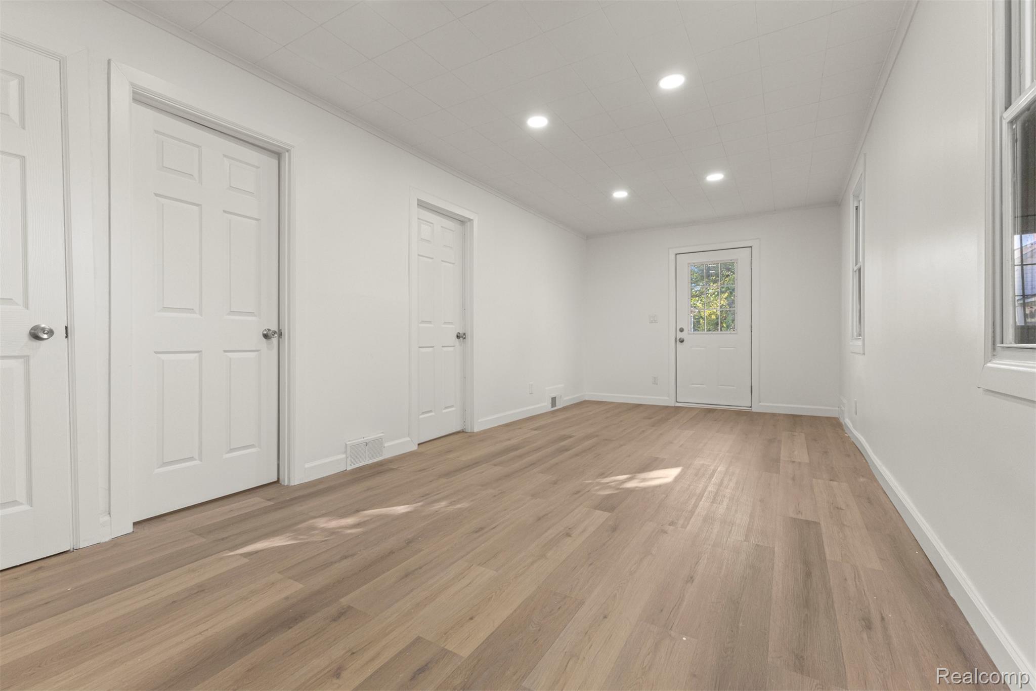 4380 Springwells Street Detroit, MI 48210 - Photo 7 of 31 05.jpg