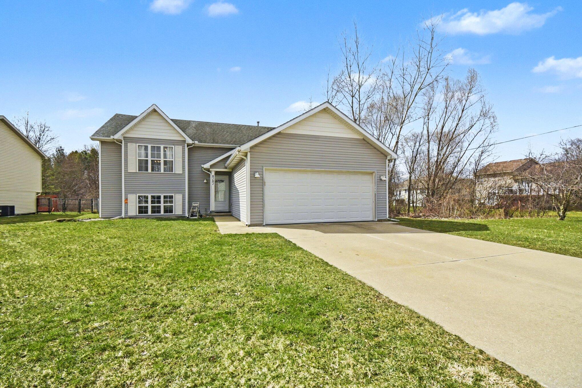 5151 Taylor Ridge Drive Southeast Kentwood, MI 49512 - Photo 3 of 27 003_file_2977