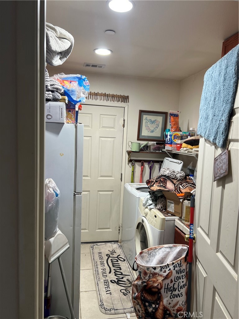 2825 Del Rosa Road Phelan, CA 92371 - Photo 13 of 15 laundry