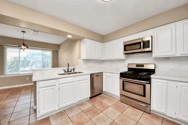 $2,400 | 3834 Carya Circle, Sugar Land, TX 77479