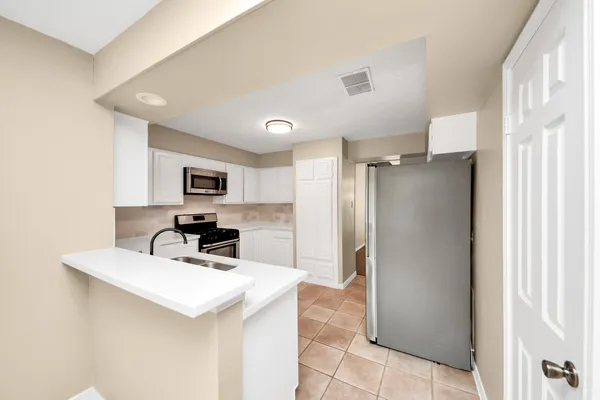 $2,400 | 3834 Carya Circle, Sugar Land, TX 77479