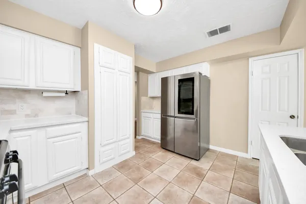 $2,400 | 3834 Carya Circle, Sugar Land, TX 77479