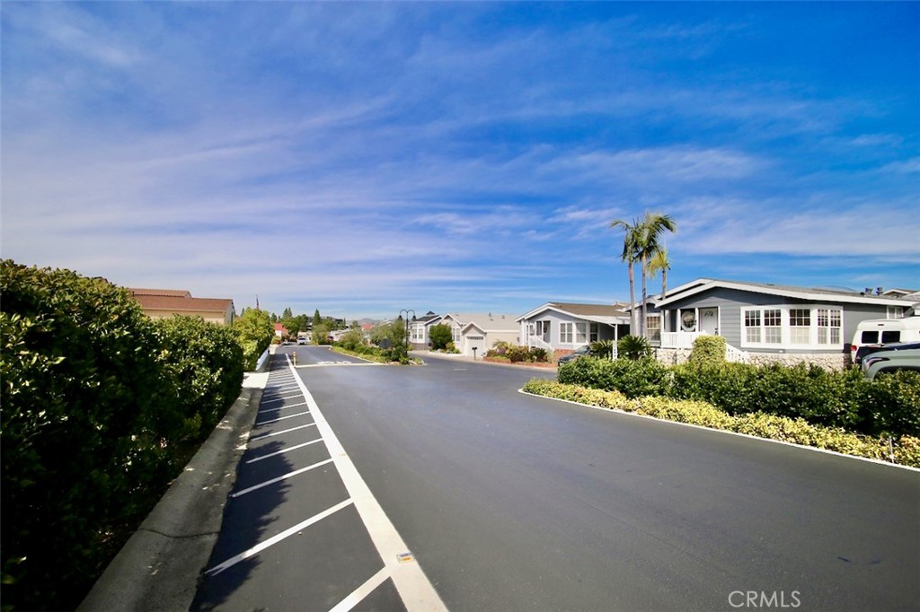 23301 Ridge Rte Drive, Unit 47 Laguna Hills, CA 92653 - Photo 29 of 30 Well maintained community