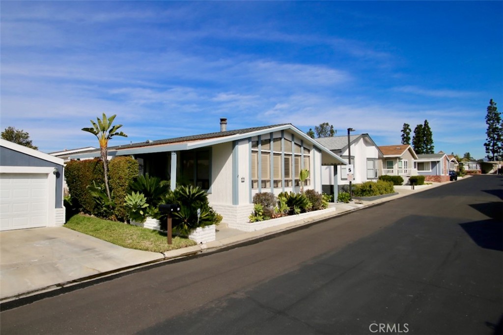 23301 Ridge Rte Drive, Unit 47 Laguna Hills, CA 92653 - Photo 3 of 30