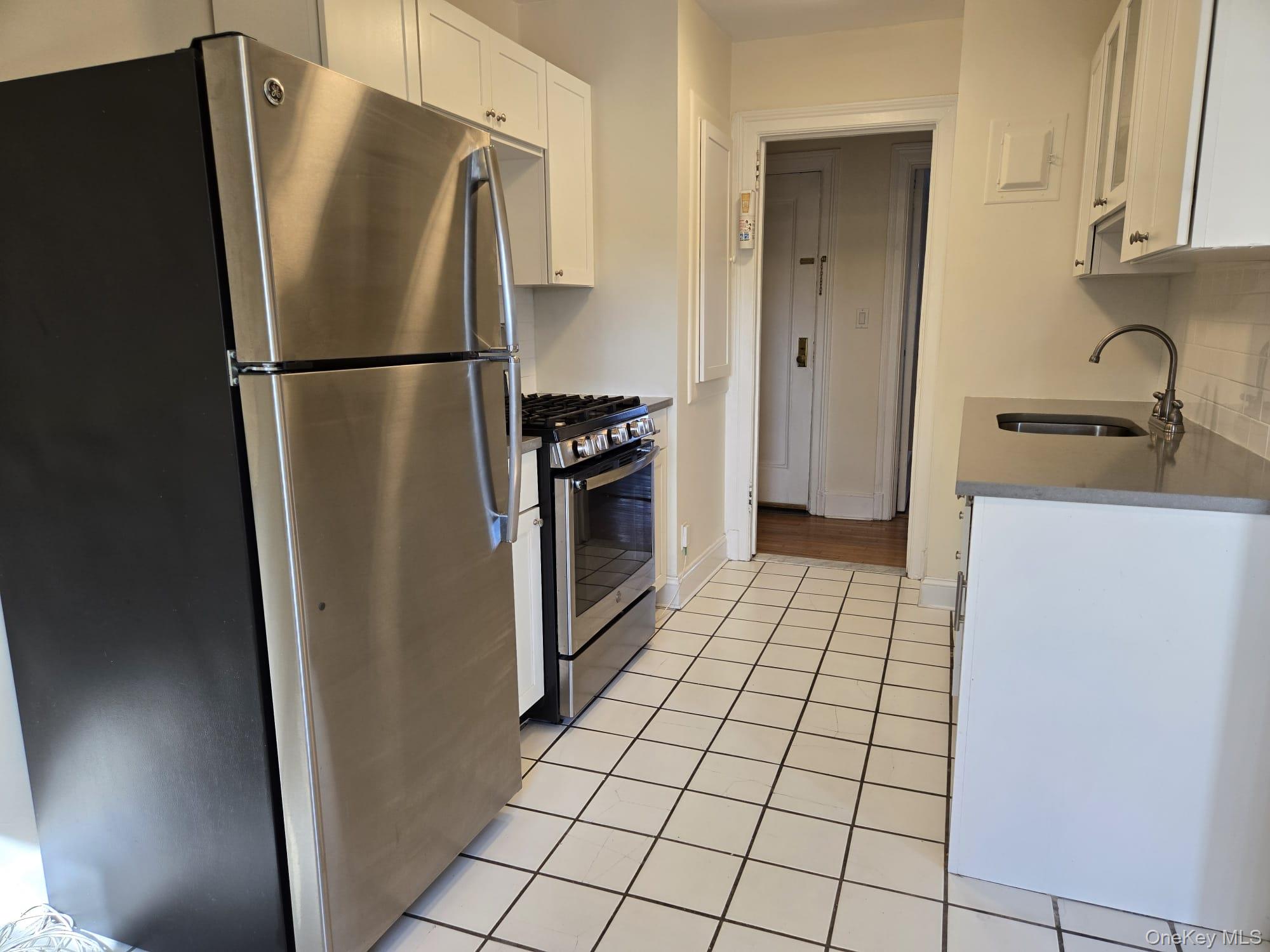 6 Davis Avenue, Unit A11 Rye, NY 10580 - Photo 11 of 23 Kitchen with Stainless Steel appliances.