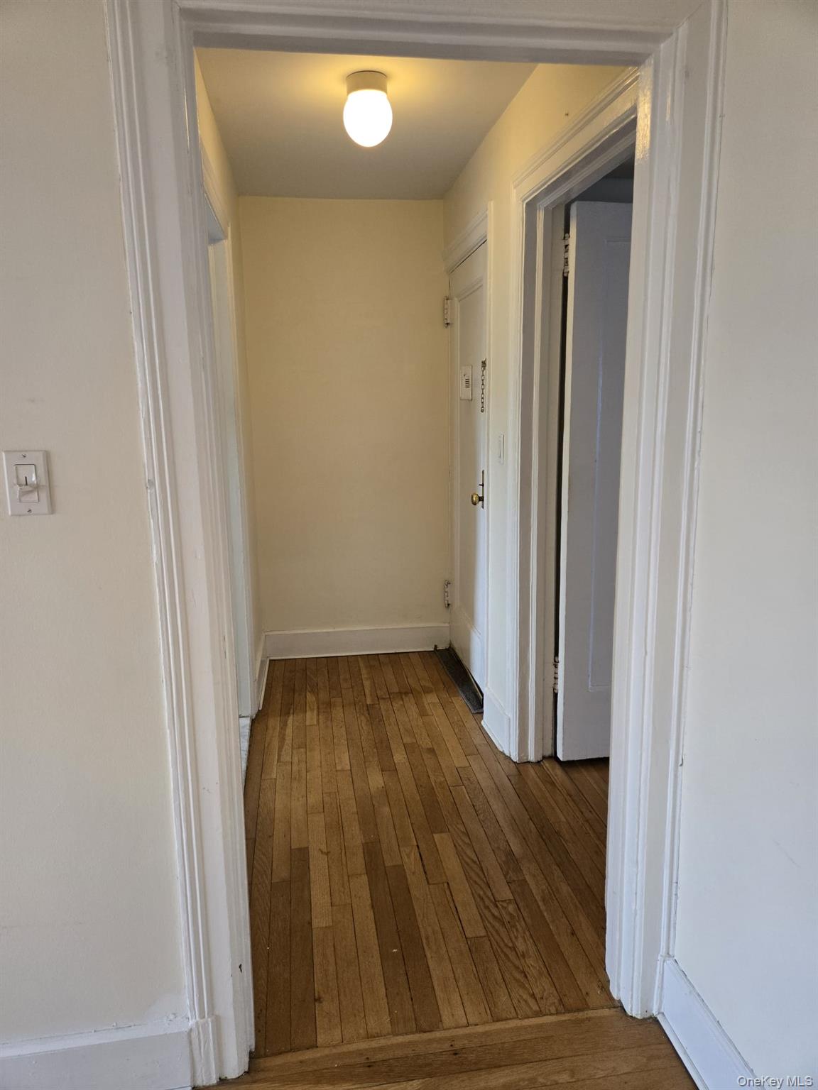 6 Davis Avenue, Unit A11 Rye, NY 10580 - Photo 14 of 23 Hallway.