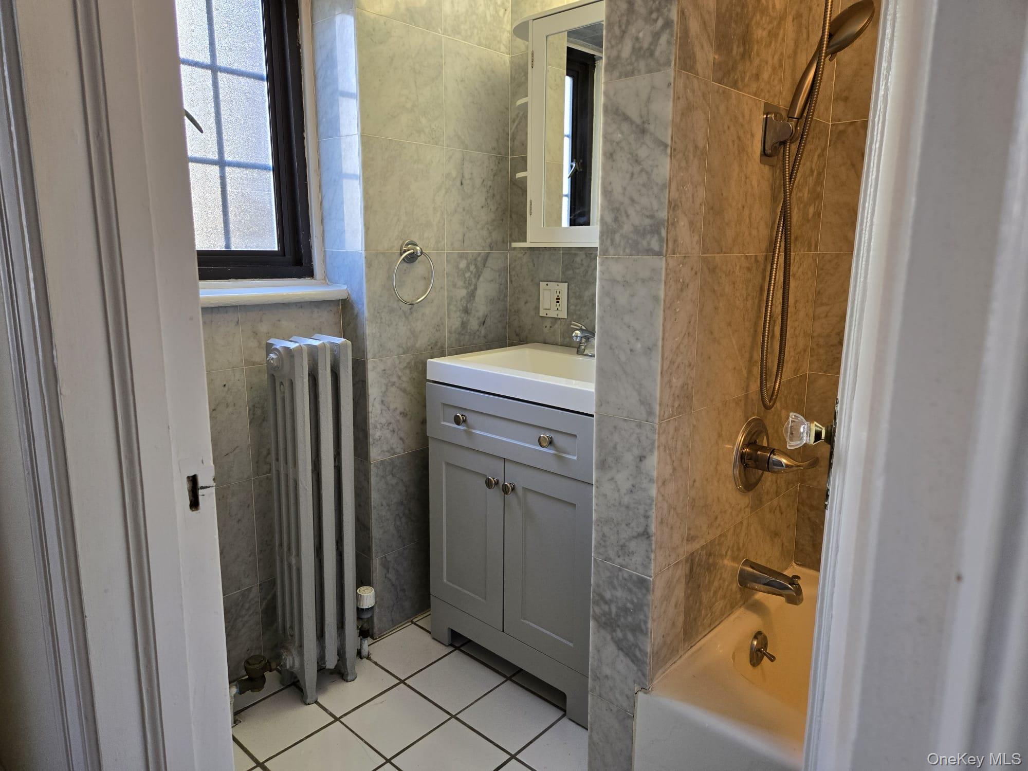 6 Davis Avenue, Unit A11 Rye, NY 10580 - Photo 17 of 23 Bathroom.