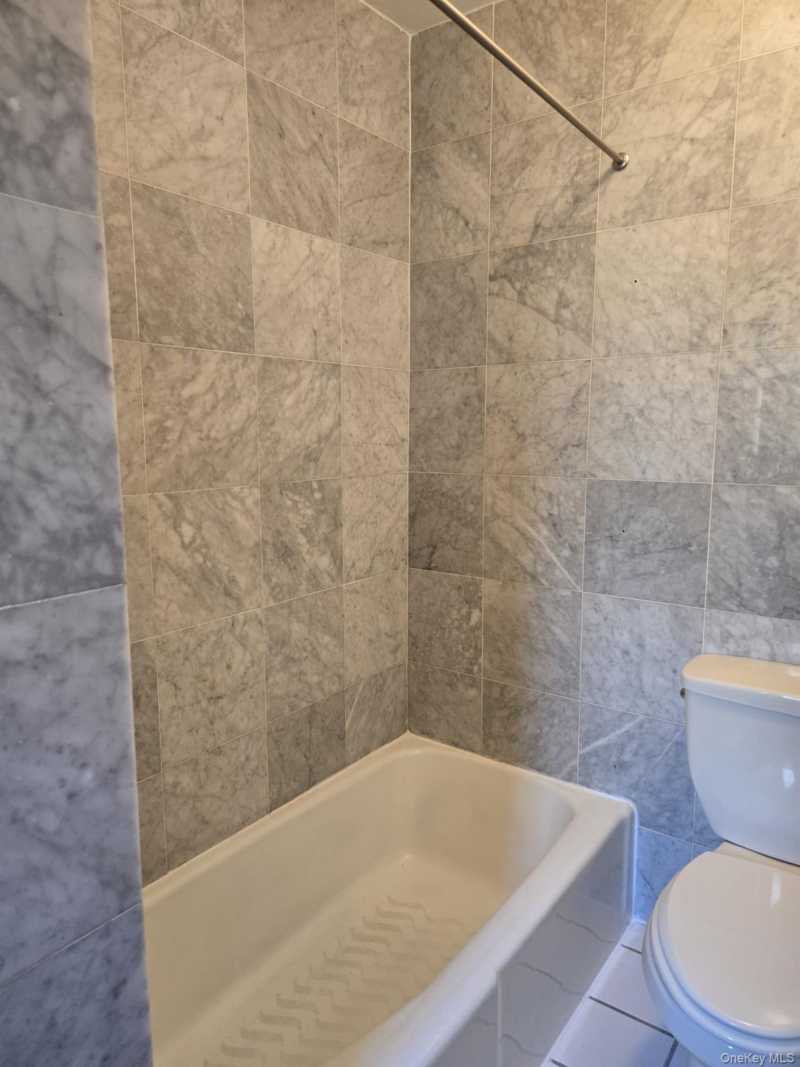 6 Davis Avenue, Unit A11 Rye, NY 10580 - Photo 18 of 23 Bathroom.