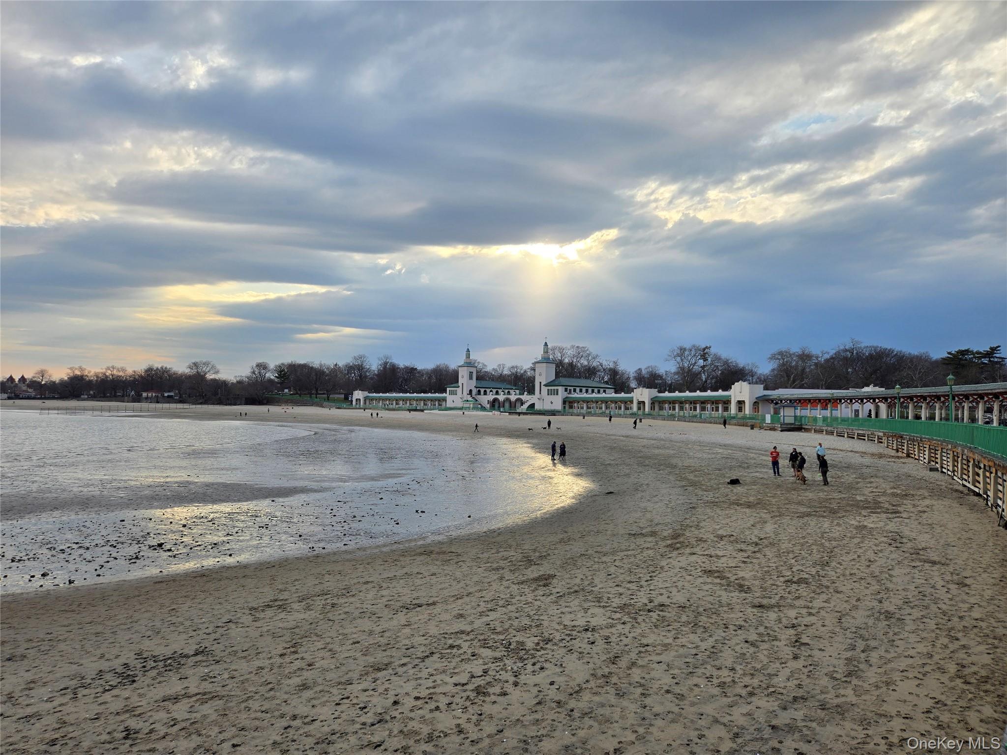 6 Davis Avenue, Unit A11 Rye, NY 10580 - Photo 23 of 23 Rye Beach.