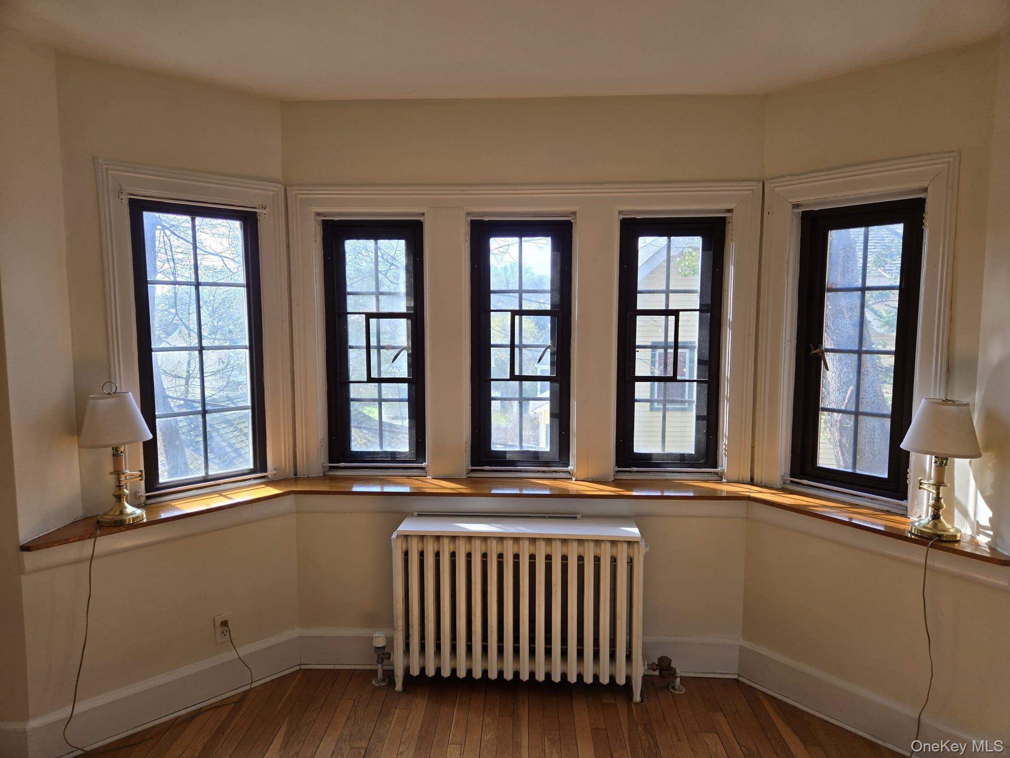 6 Davis Avenue, Unit A11 Rye, NY 10580 - Photo 7 of 23 Dining area with Bay window.