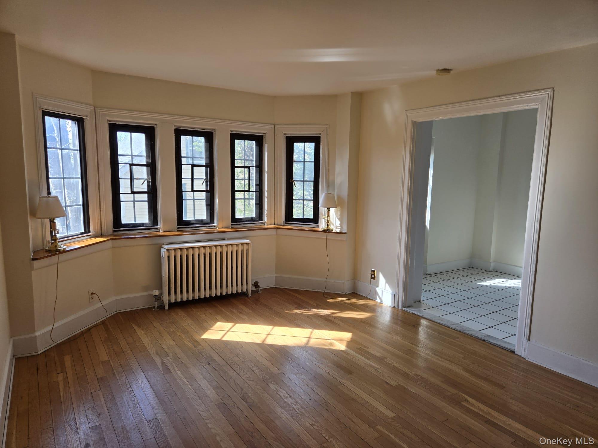 6 Davis Avenue, Unit A11 Rye, NY 10580 - Photo 8 of 23 Dining area with Bay window and entry to kitchen.