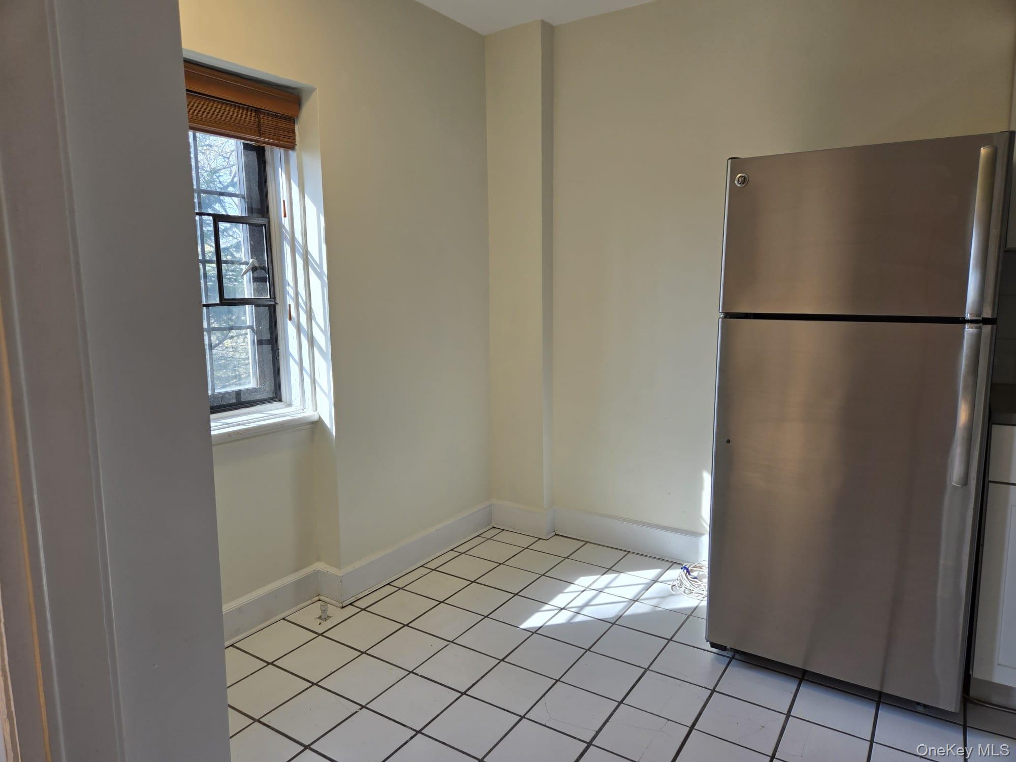 6 Davis Avenue, Unit A11 Rye, NY 10580 - Photo 9 of 23 Eat-in kitchen area.