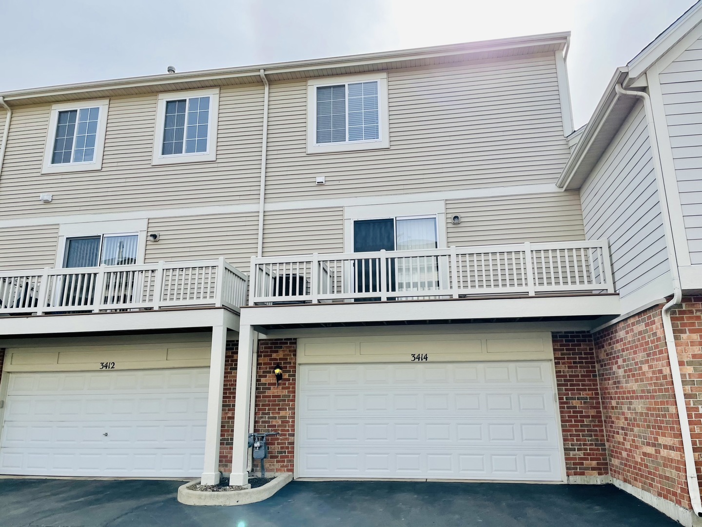3414 Cameron Drive Elgin, IL 60124 - Photo 24 of 24 a roof deck with table and chairs