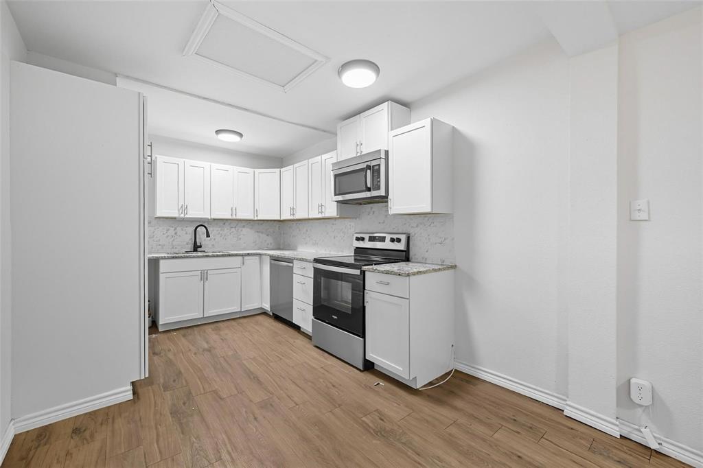 622 South Charles Street, Unit 622 Sherman, TX 75090 - Photo 1 of 21 a kitchen with sink a microwave and cabinets