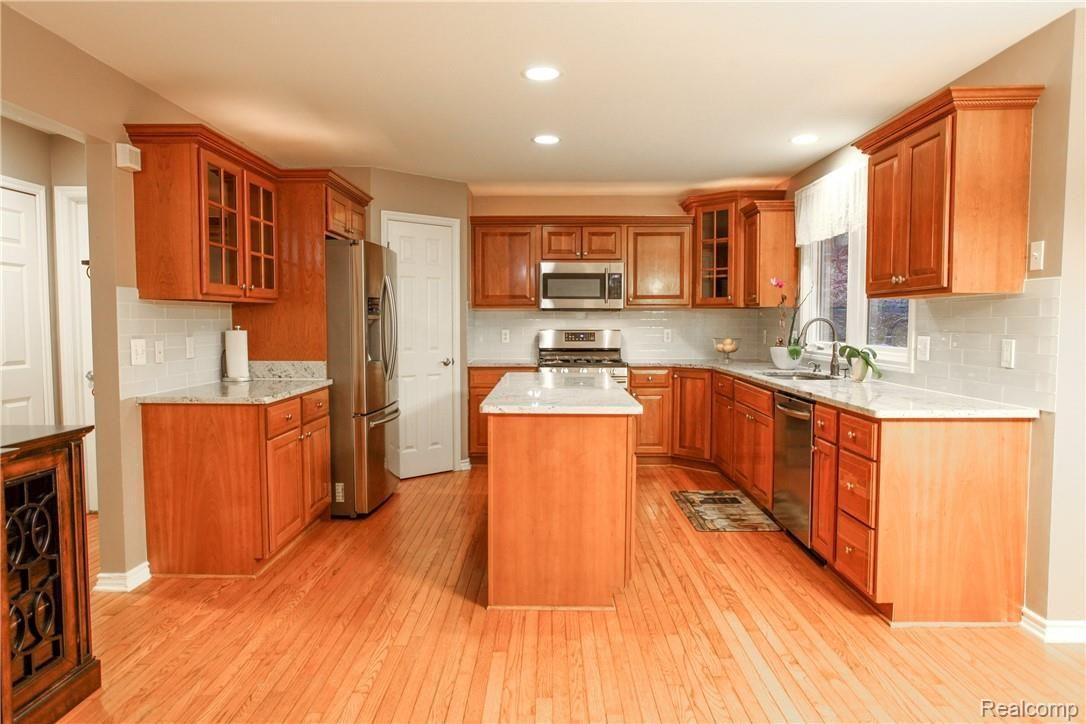 510 Bloomer Ridge Drive Rochester, MI 48307 - Photo 17 of 48 510 Bloomer Ridge-16.jpg