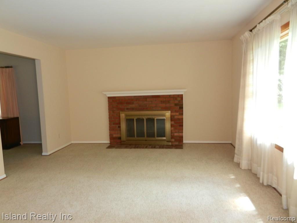 25441 Meridian Road Grosse Ile, MI 48138 - Photo 5 of 22 DSCN5359.jpg