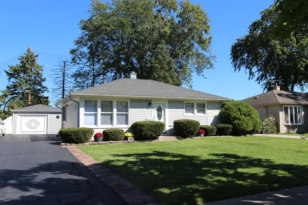 $325,000 | 3308 Peacock Lane, Rolling Meadows, IL 60008