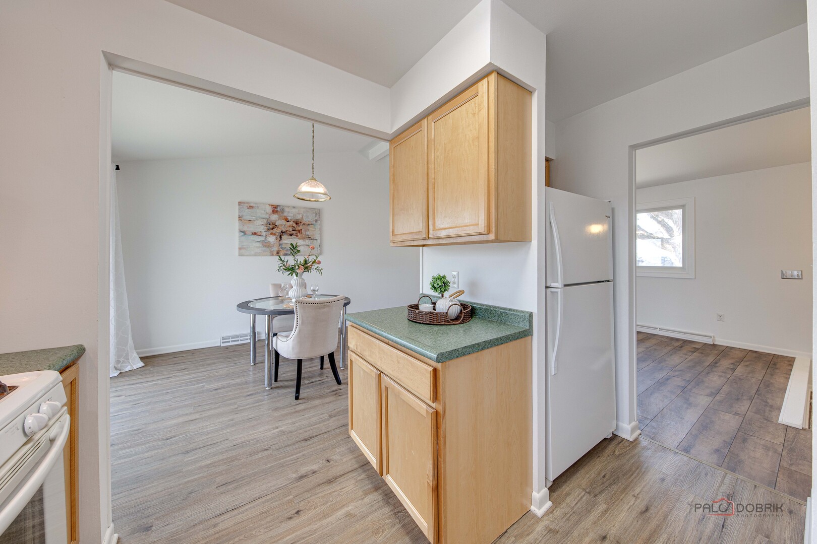 73 South Beck Road Lindenhurst, IL 60046 - Photo 9 of 23 a kitchen that has a table and chairs in it