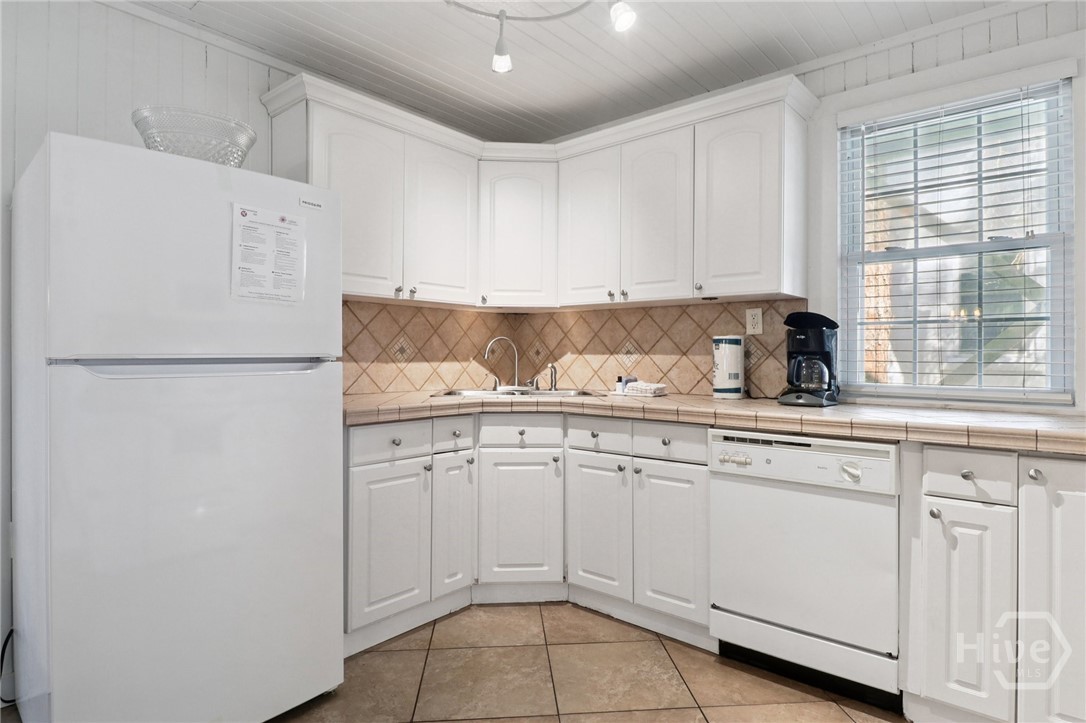 202 14th Street Tybee Island, GA 31328 - Photo 9 of 41