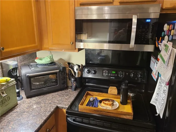 $2,100 | 413 Atwells Avenue, Unit 2, Providence, RI 02909
