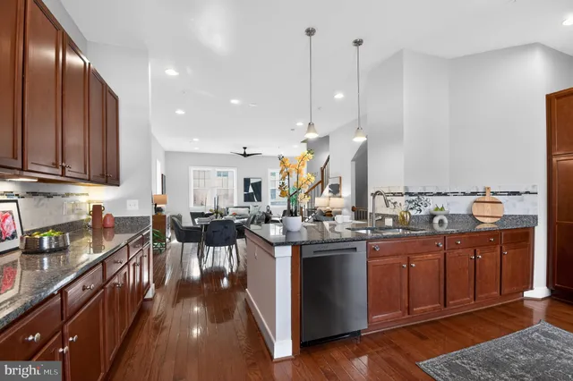 $1,249,900 | 716 Diamond Avenue, Alexandria, VA 22301