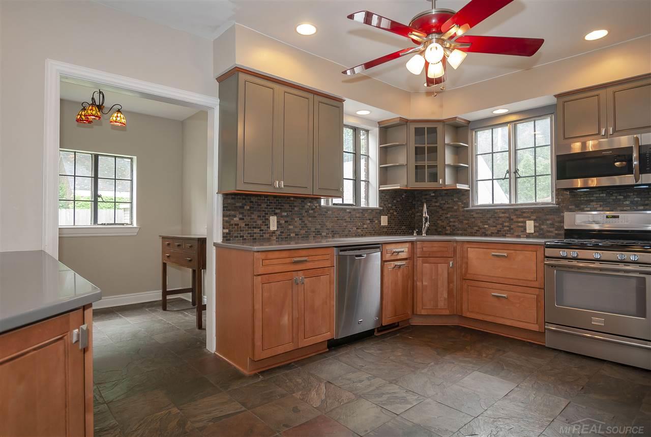 1311 Bishop Road Grosse Pointe, MI 48230 - Photo 19 of 40 31393205-18.JPG