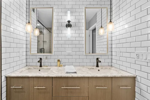 $475,000 | 758 North Larrabee Street, Unit 305, Chicago, IL 60654