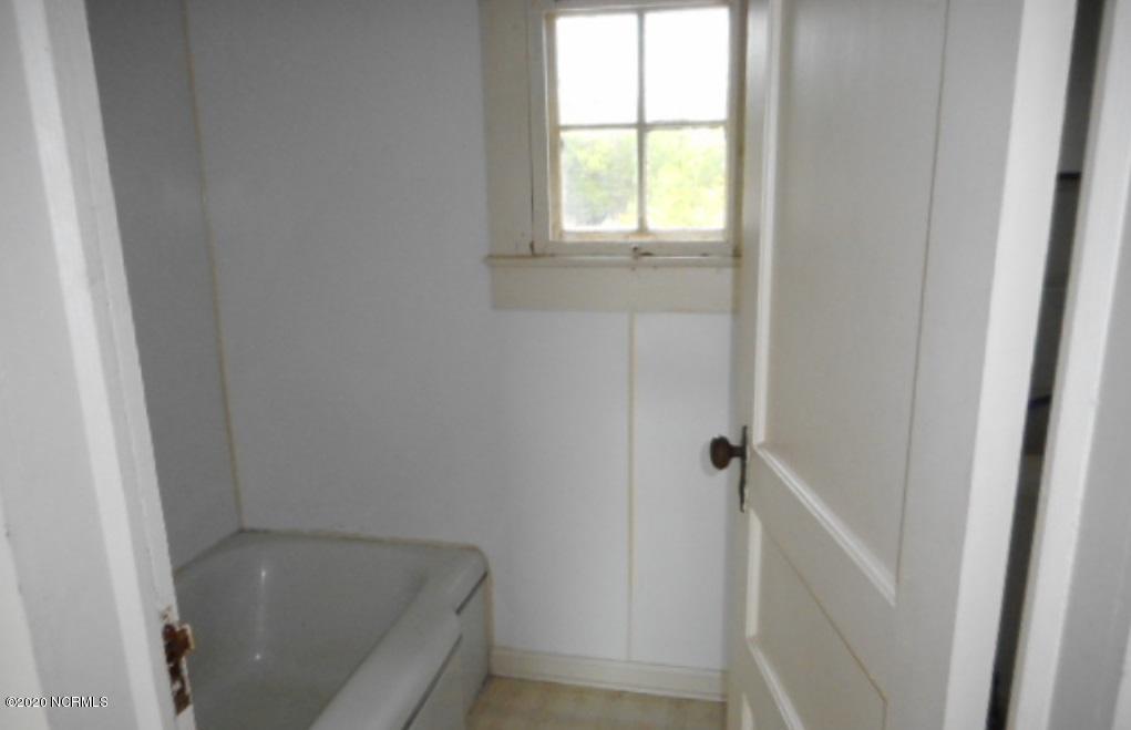 232 Mill Pond Road Bayboro, NC 28515 - Photo 8 of 14 Bath 2 A