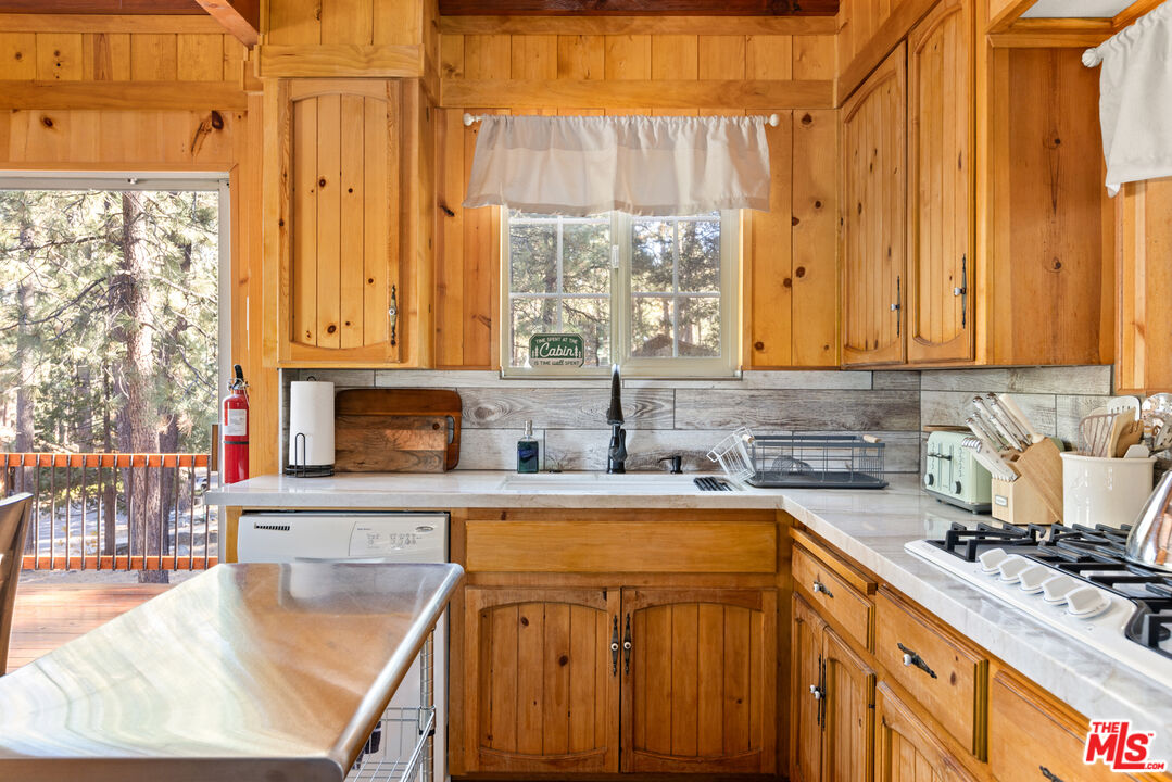 959 Quail Road Wrightwood, CA 92397 - Photo 6 of 17