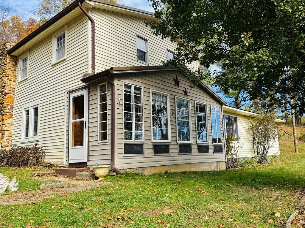 971 Old Quaker Road Galax, VA 24333 - Photo 2 of 37 Gallery Image 2
