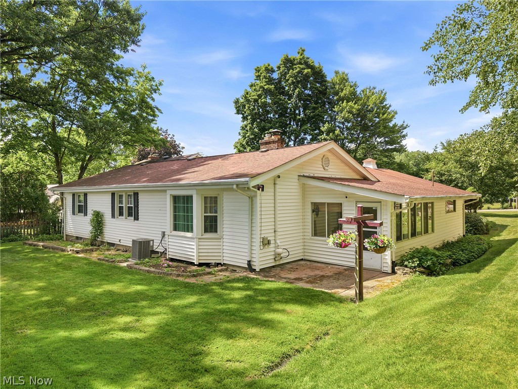 8564 Squires Lane Northeast Warren, OH 44484 - Photo 2 of 38